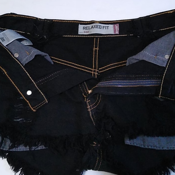 Levi's 550 Relaxed Fit Destroyed Shorts - Picture 7 of 7